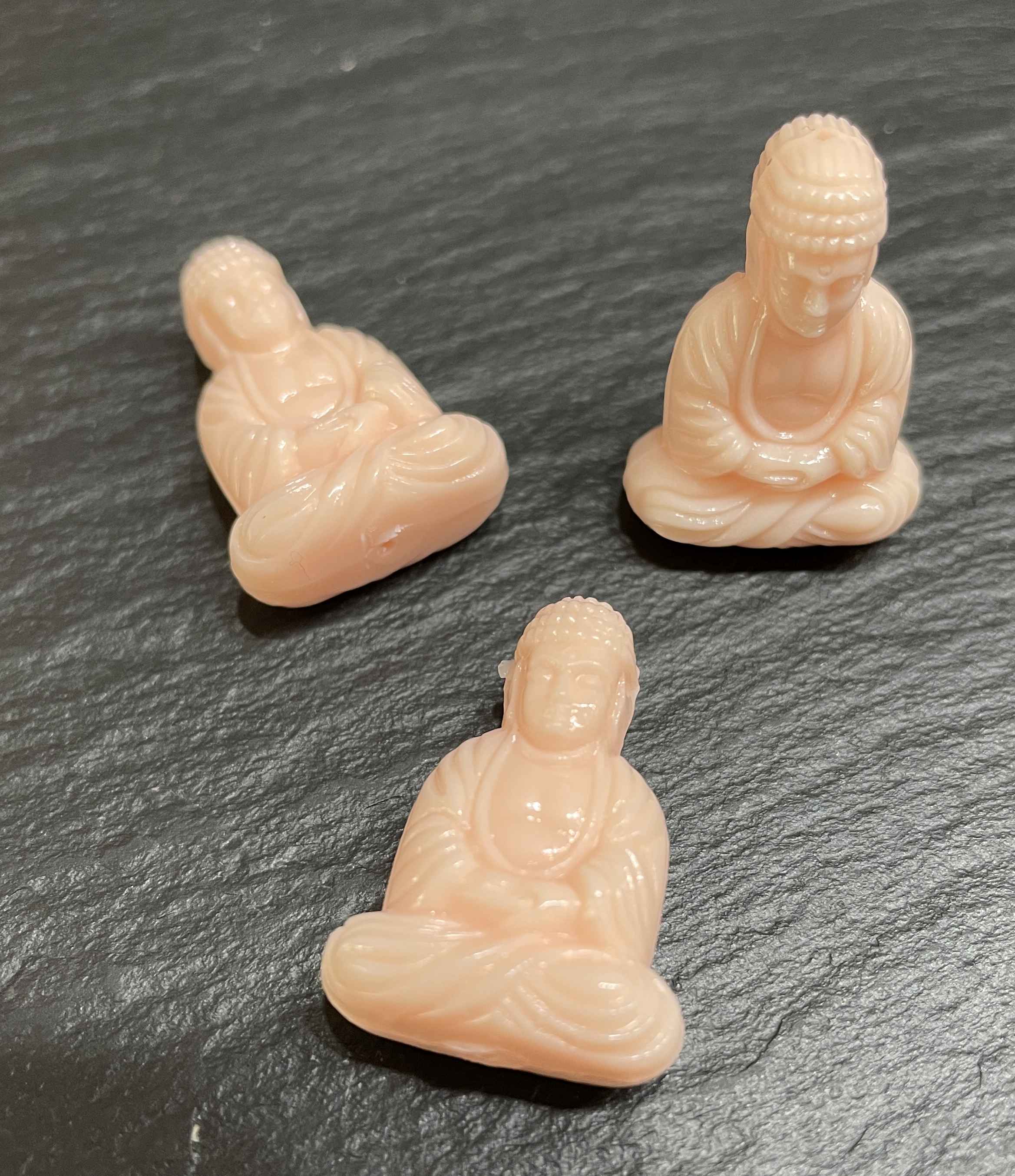 Bild: Buddha-Figur klein - Muschelrosa - 25x18mm