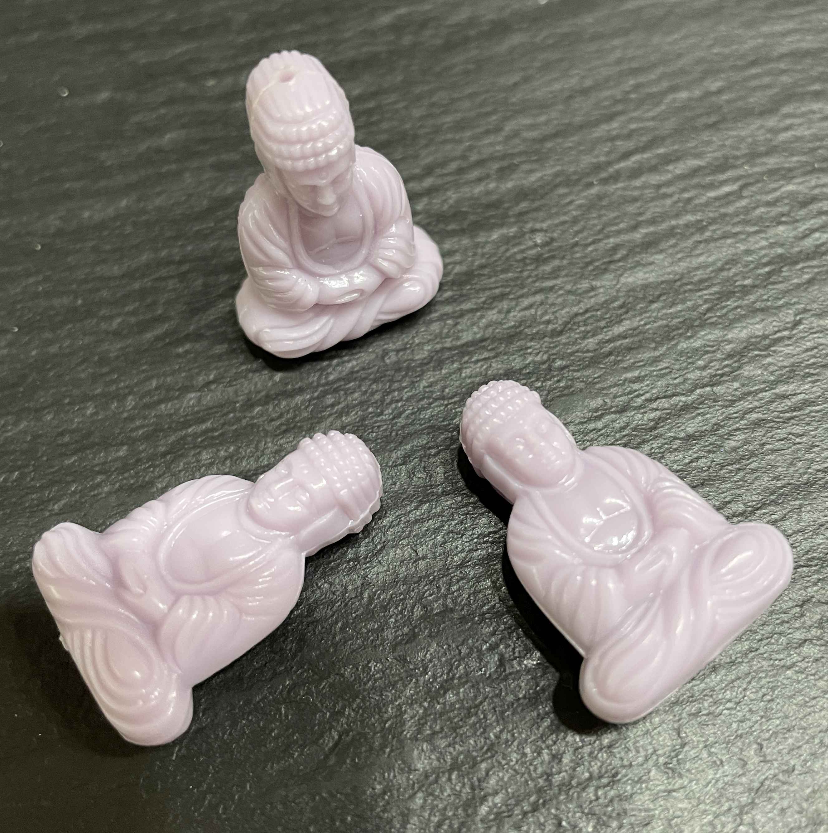 Bild: Buddha-Figur klein - Lavendel - 25x18mm