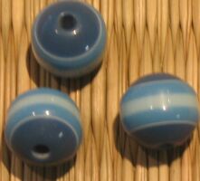 Bild: Große Perle - Blau  geschichter Kunstharz - 10mm
