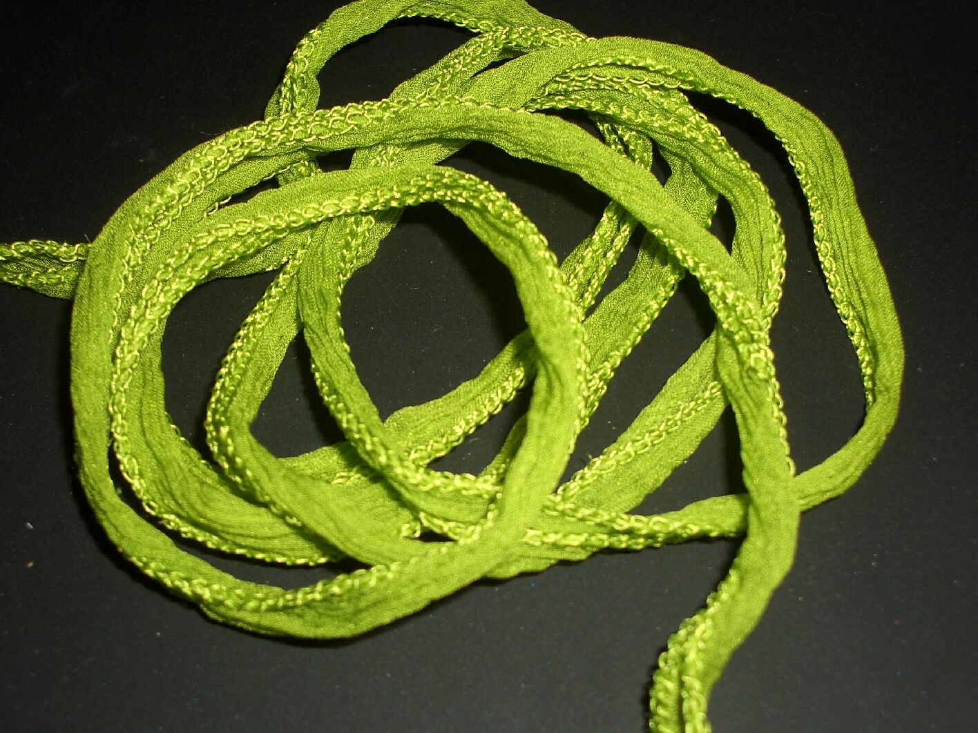 Bild: Handgefärbtes Seidenband 105cm/2cm maigrün
