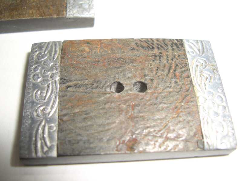 Bild: Holzknopf mit Metallelementen - 3.5x2.2cm