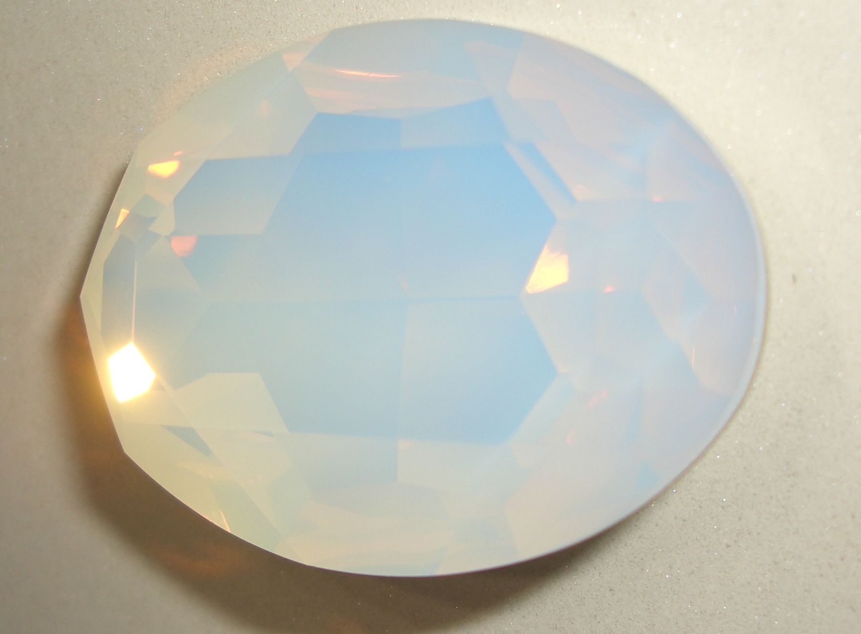 Bild: 4127 - Oval Stone - White Opal (234) - 39x28mm