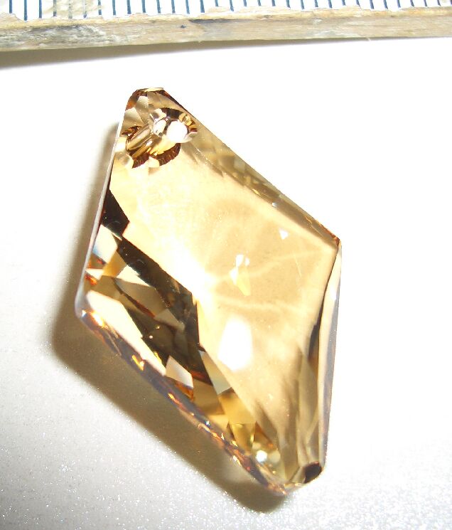 6320 - Rhombus Pendant - Golden Shadow - 27mm