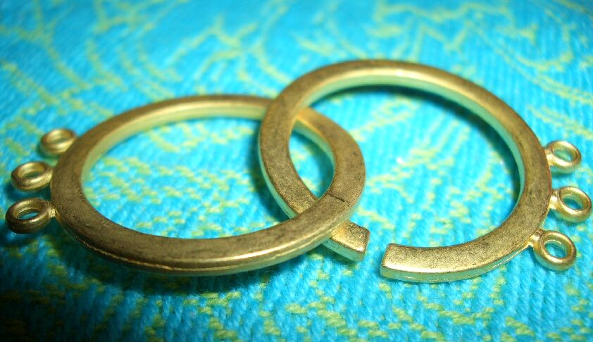 Grosser Ringverschlu&szlig; 3 &Ouml;sen - mattgold - 25mm	